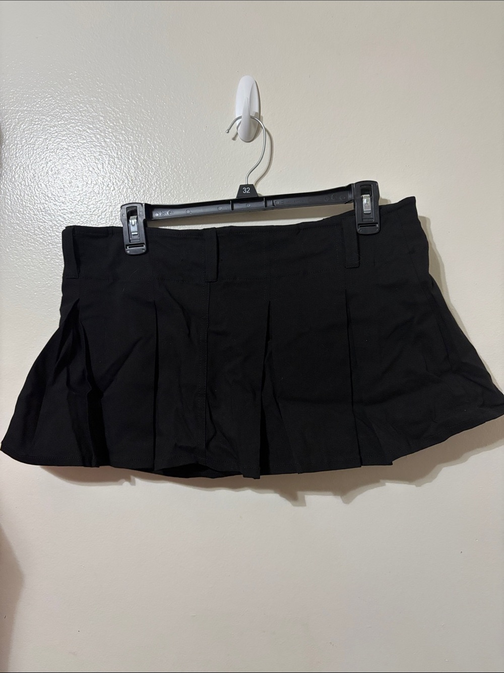 Hot Topic Black Pleated Mini Skirt